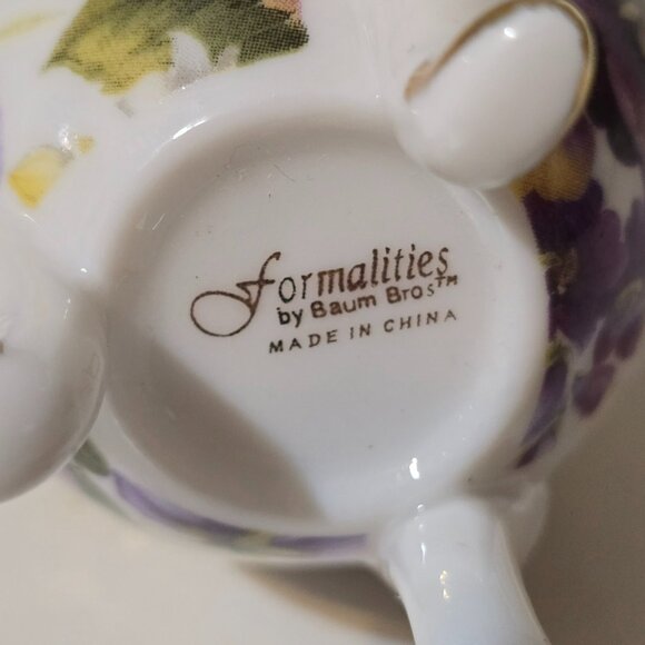 Formalities by Baum Bros Porcelain Egg Shaped Pedestal Trinket Box - Picture 4 of 5